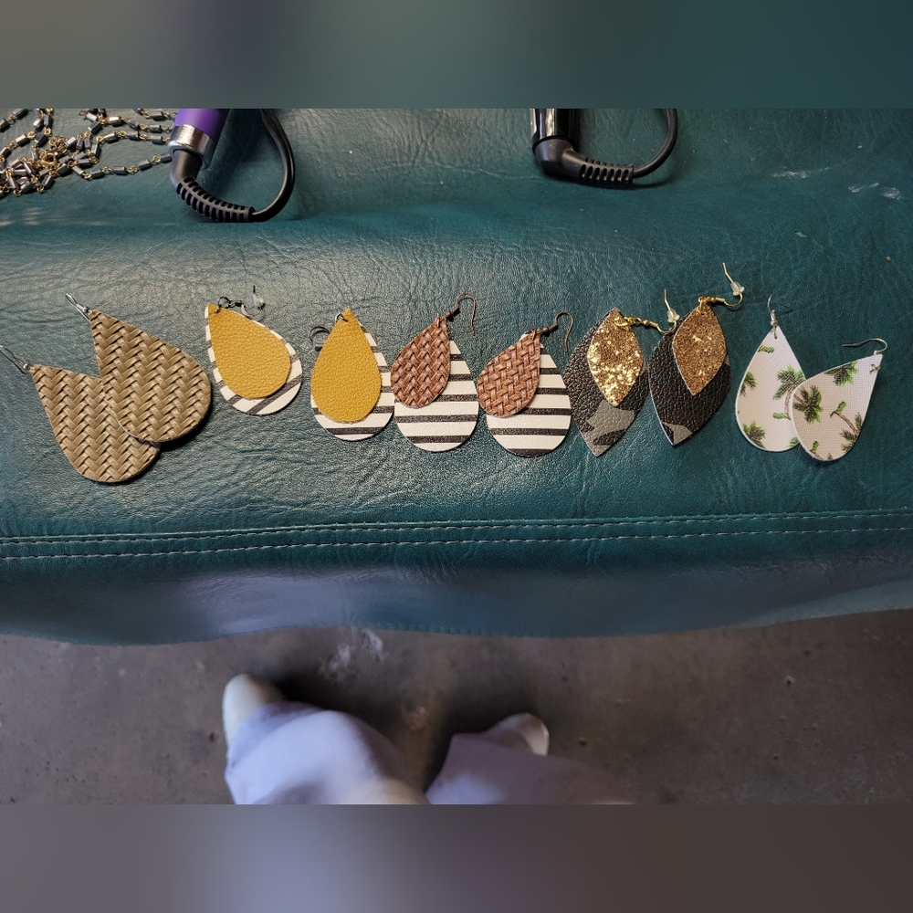 Stylish Women's Teardrop Earrings Set